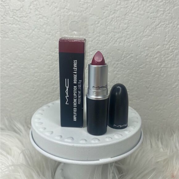 $14 🌙 Mac Cosmetics Amplified Crème Lipstick In Shade Lovers Only #135 - Picture 3 of 9